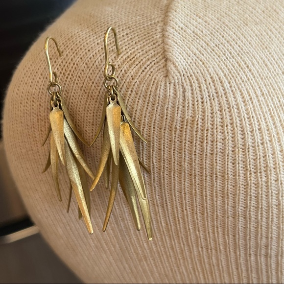 Delicate Gold Leaf Earrings - Picture 1 of 14